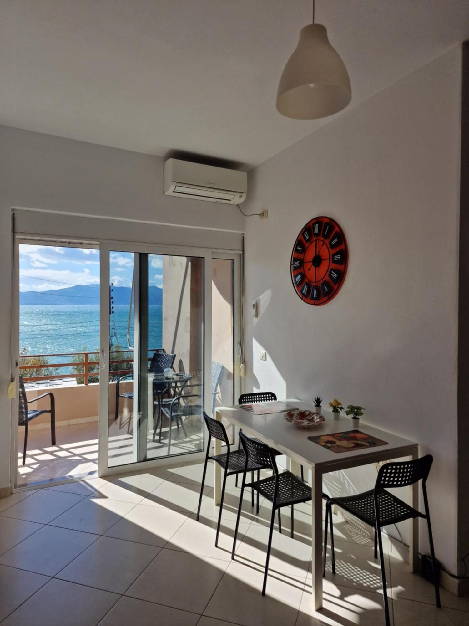 Orange Corner Apartment Sarandë Esterno foto