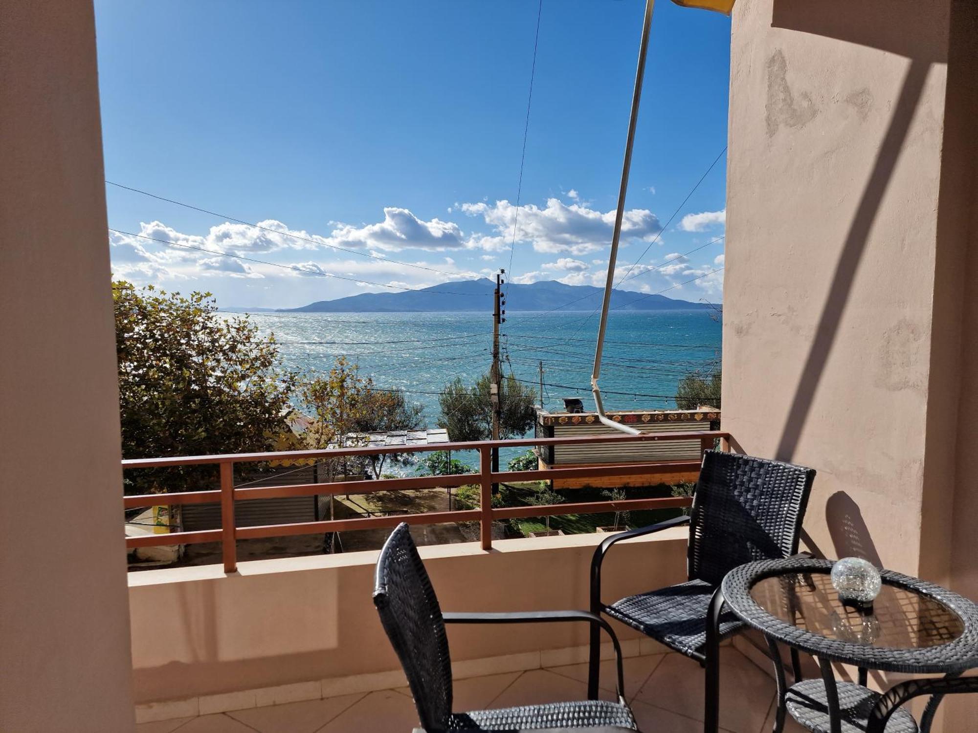Orange Corner Apartment Sarandë Esterno foto