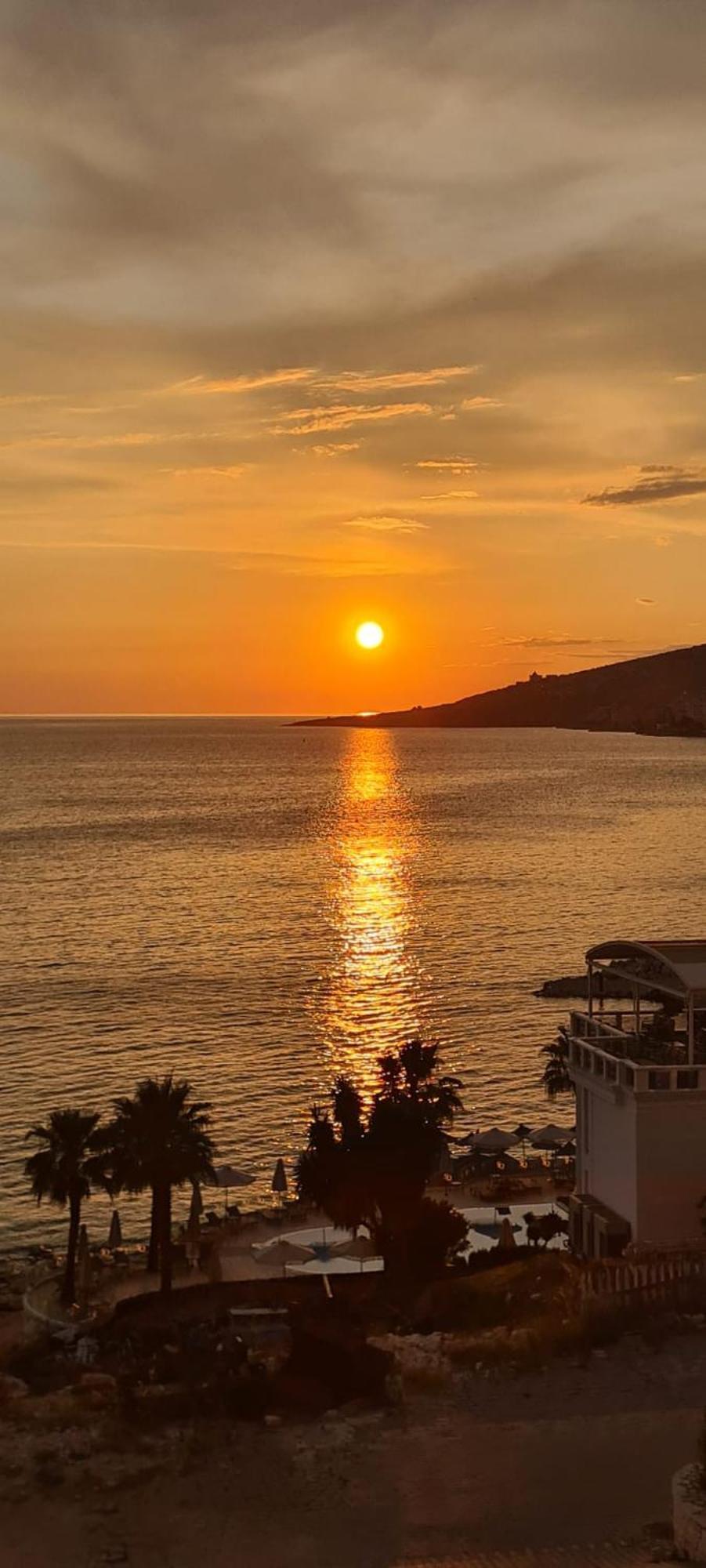 Orange Corner Apartment Sarandë Esterno foto