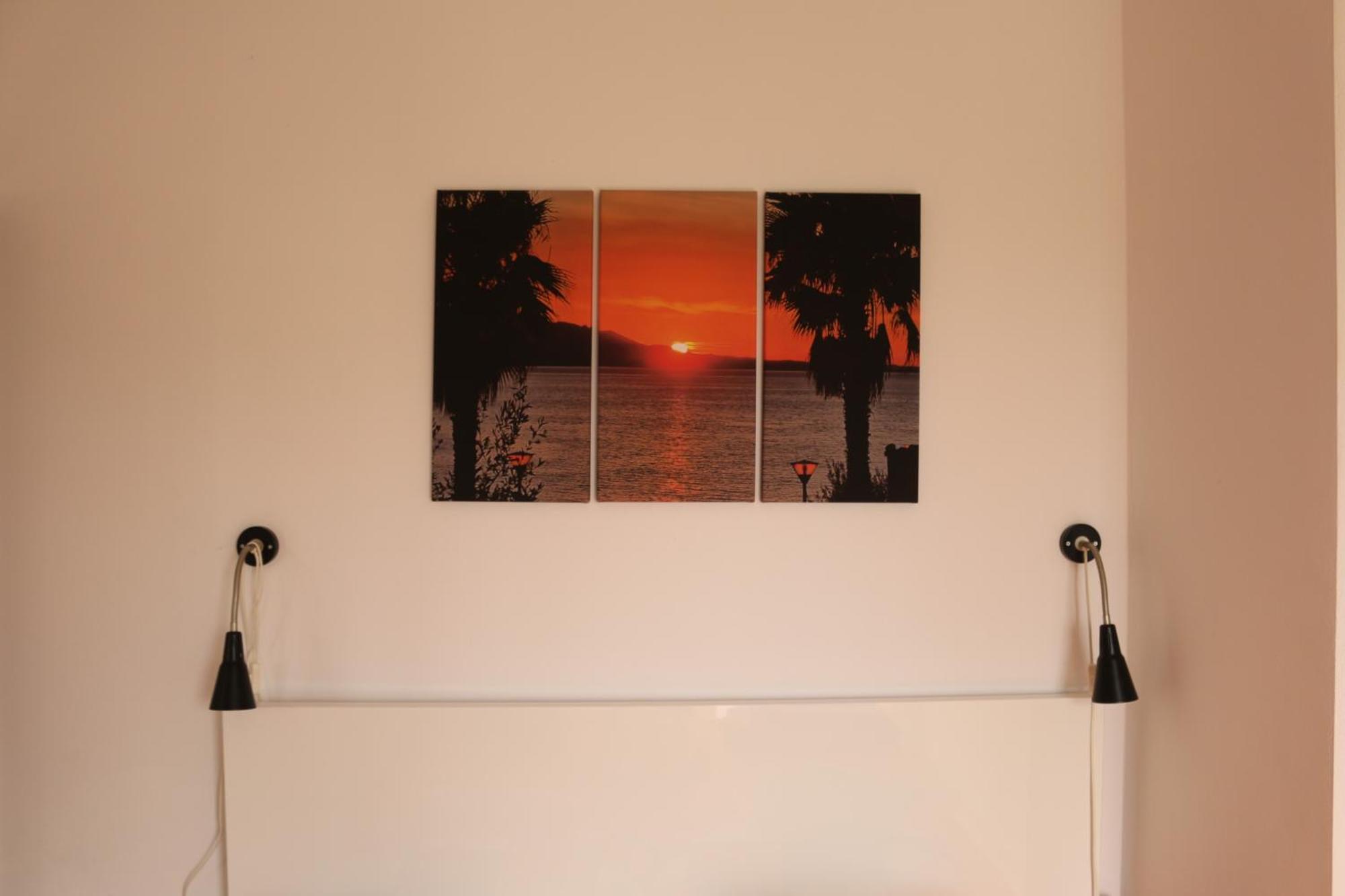 Orange Corner Apartment Sarandë Esterno foto